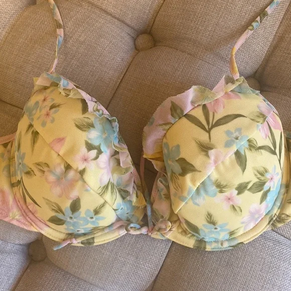 3 for $15 Bundle Discount! Victoria's Secret Pastel Floral Bathing Suit Top - Picture 2 of 6